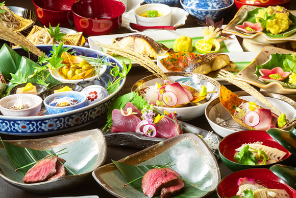 旬の厳選素材を使った華やかなコース